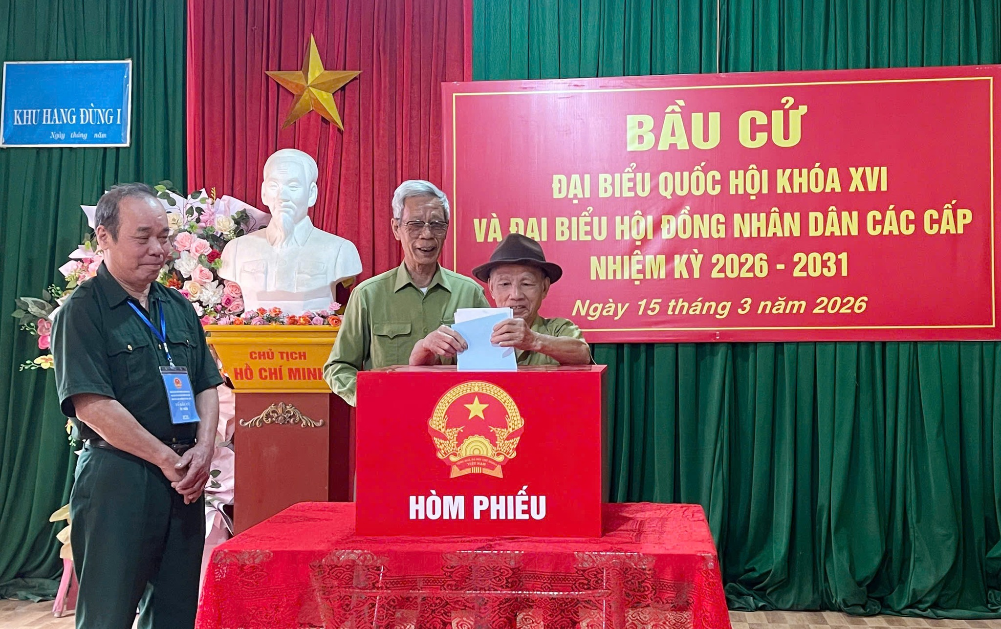 CỬ TRI XÃ MINH HÒA NÔ NỨC THAM GIA BẦU CỬ ĐẠI BIỂU QUỐC HỘI KHÓA XVI VÀ ĐẠI BIỂU HĐND CÁC CẤP NHIỆM KỲ 2026-2031
