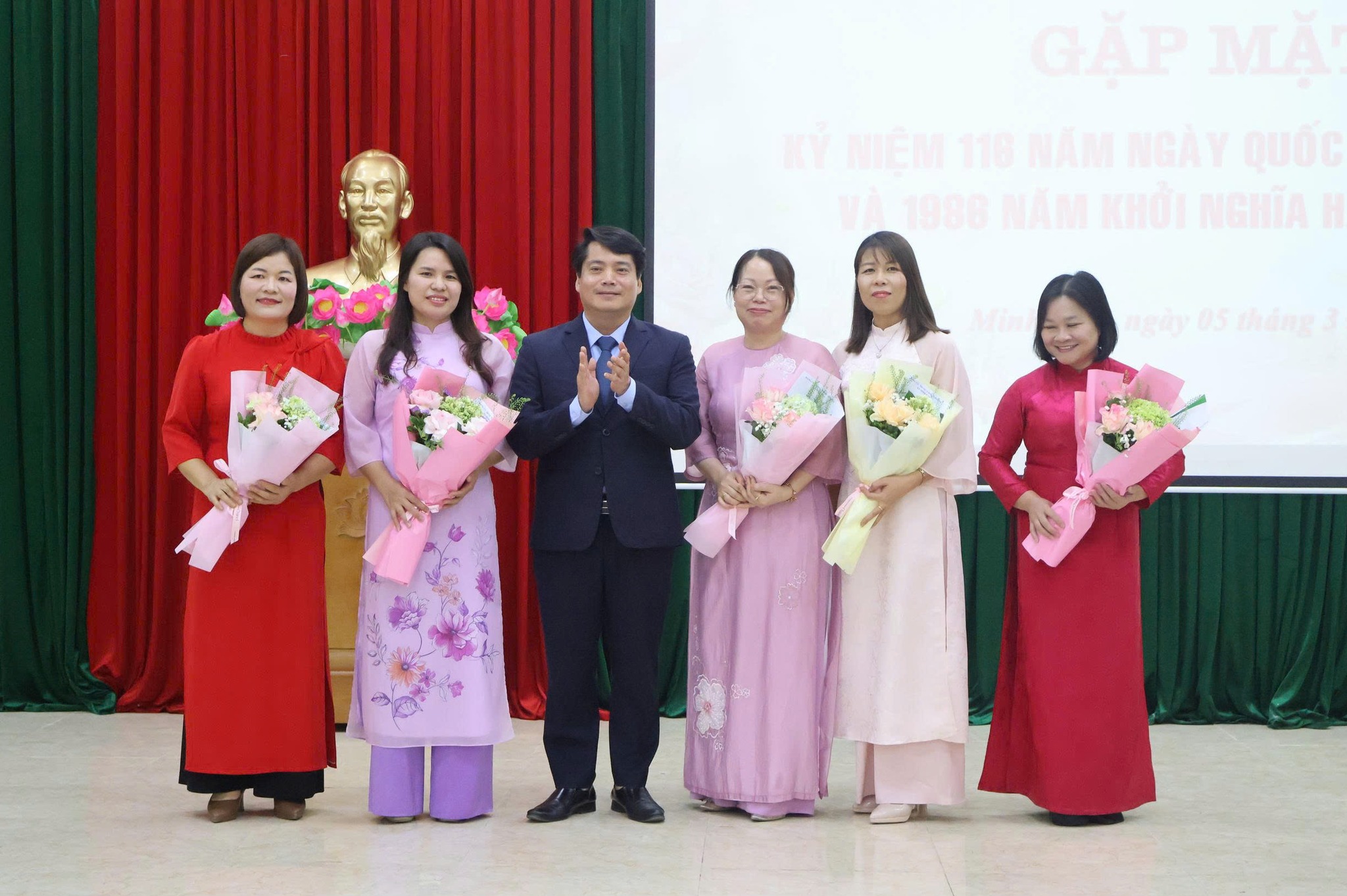 XÃ MINH HÒA GẶP MẶT CÁN BỘ NỮ NHÂN DỊP KỶ NIỆM NGÀY QUỐC TẾ PHỤ NỮ 8/3