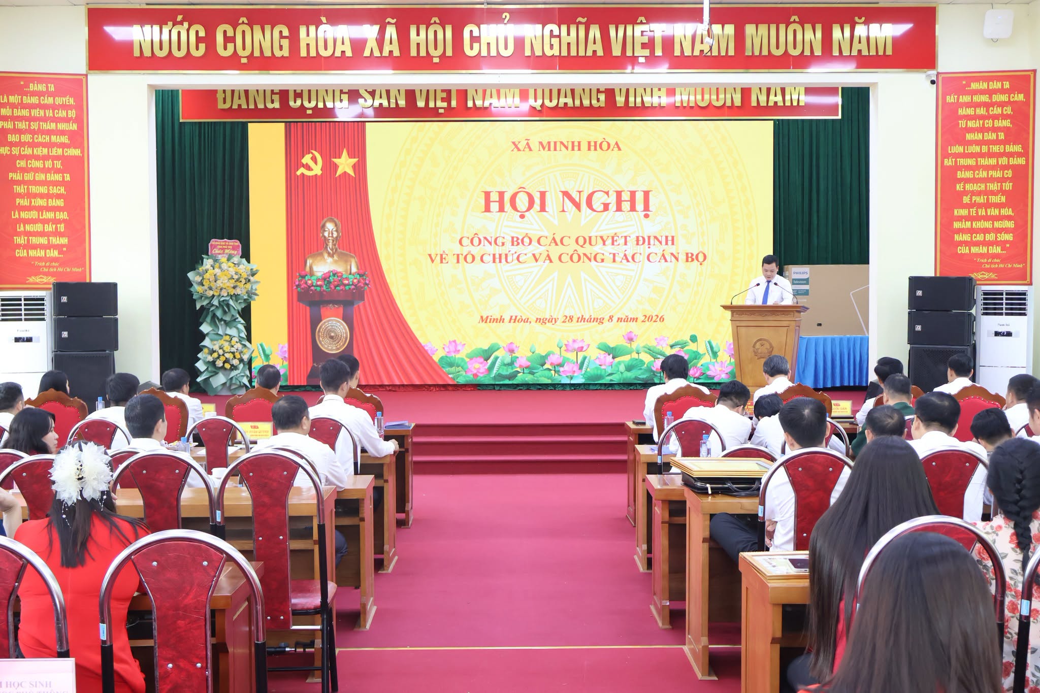XÃ MINH HÒA CÔNG BỐ CÁC QUYẾT ĐỊNH VỀ TỔ CHỨC VÀ CÔNG TÁC CÁN BỘ 