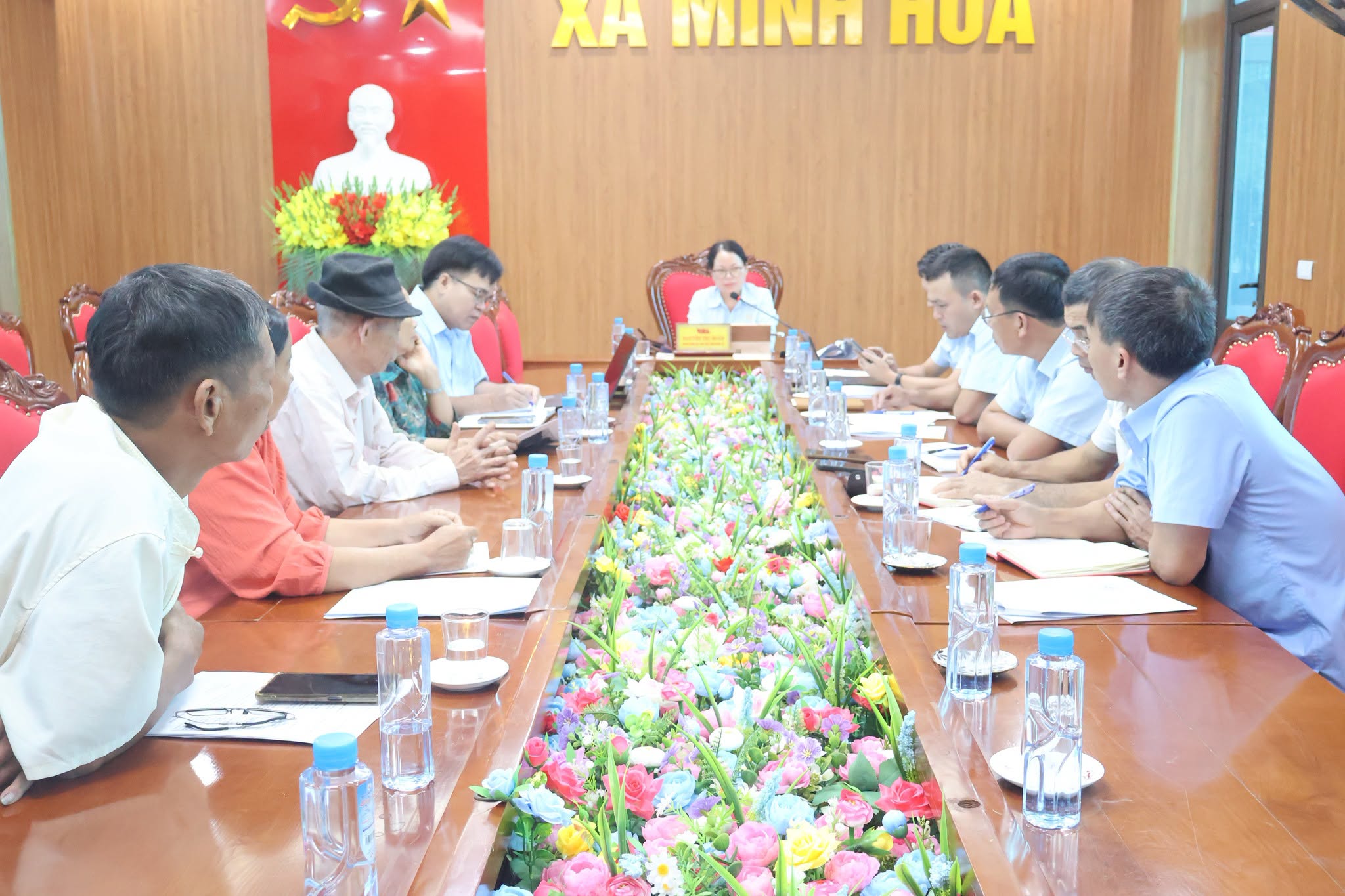 XÃ MINH HÒA LÀM VIỆC VỚI CÁC HỘ DÂN BỊ ẢNH HƯỞNG DO SẠT LỞ TRÊN ĐƯỜNG TỈNH 313D