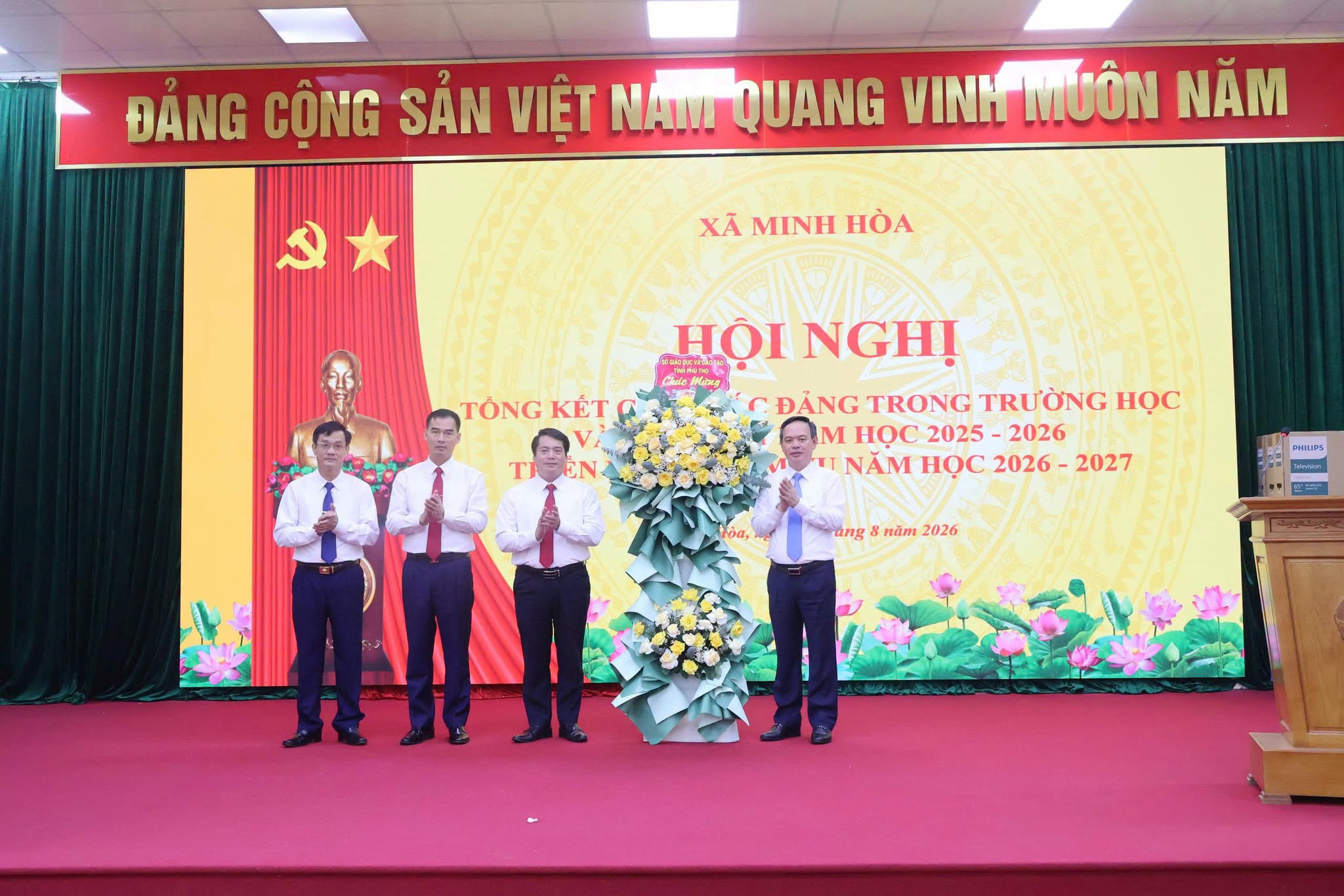 GIÁM ĐỐC SỞ GIÁO DỤC VÀ ĐÀO TẠO DỰ HỘI NGHỊ TỔNG KẾT NĂM HỌC TẠI XÃ MINH HÒA