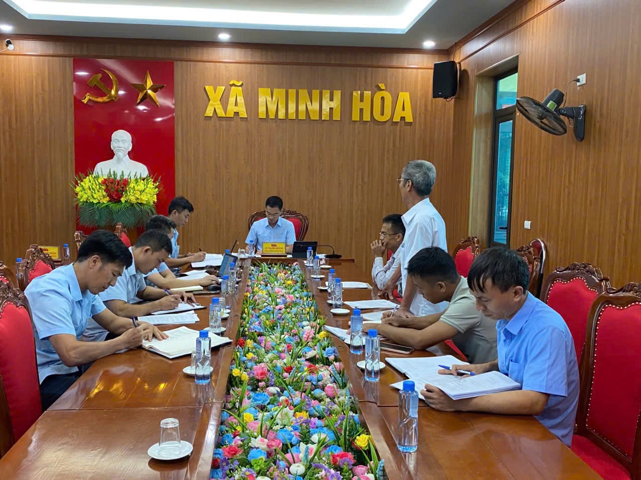 UBND XÃ MINH HÒA TỔ CHỨC LÀM VIỆC, GIẢI QUYẾT ĐỀ NGHỊ THỰC HIỆN THỦ TỤC HÀNH CHÍNH VỀ ĐẤT ĐAI