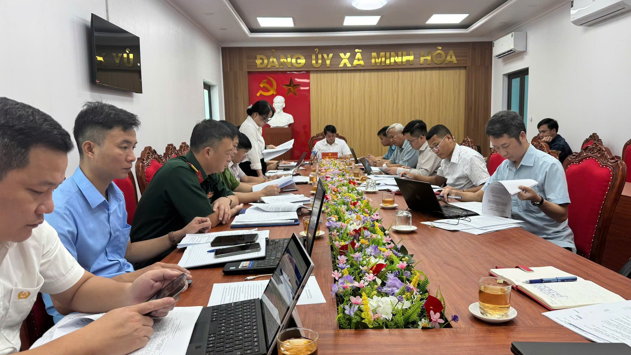 BAN THƯỜNG VỤ ĐẢNG ỦY XÃ MINH HÒA NGHE BÁO CÁO ĐIỀU CHỈNH, BỔ SUNG QUY HOẠCH VÀ TRIỂN KHAI CÁC ĐIỂM DÂN CƯ NÔNG THÔN 