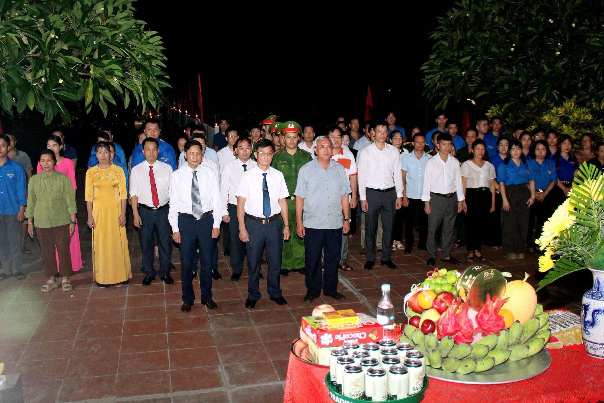 XÃ MINH HÒA TỔ CHỨC LỄ THẮP NẾN TRI ÂN CÁC ANH HÙNG LIỆT SĨ 
