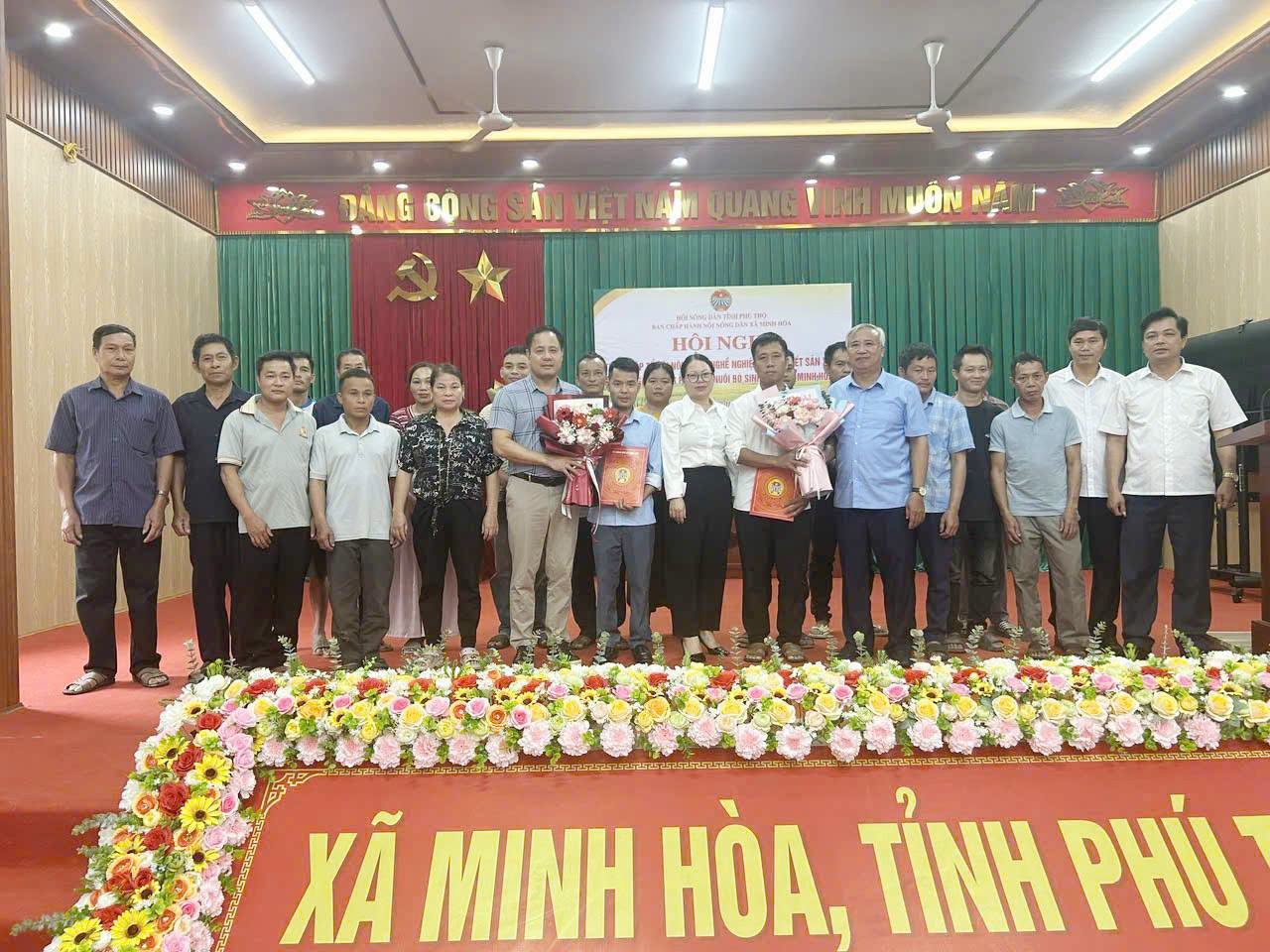 HỘI NÔNG DÂN XÃ MINH HÒA THÀNH LẬP 2 TỔ HỘI NGHỀ NGHIỆP LIÊN KẾT SẢN XUẤT